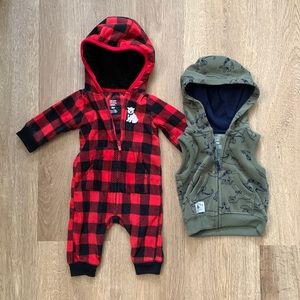 Bundle of 2 Carter’s fleece outfits-  3M Baby